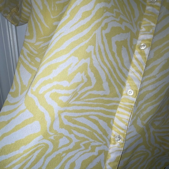 Guess | M | Yellow Animal Print | Sheer | Button Down Shirt - Picture 4 of 4